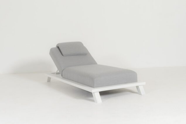 Flow. Crystal daybed lead chine