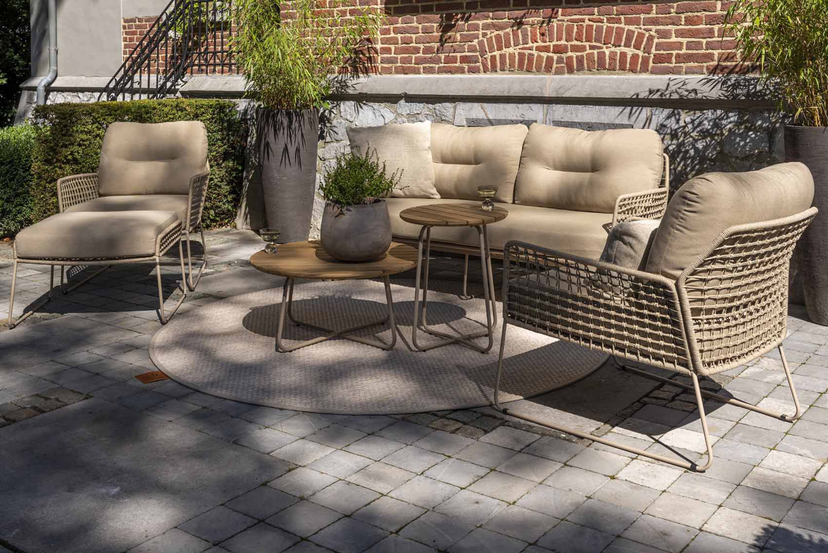 Taste by 4 Seasons Albano loungeset latte met verdi tafels sfeer. (24)