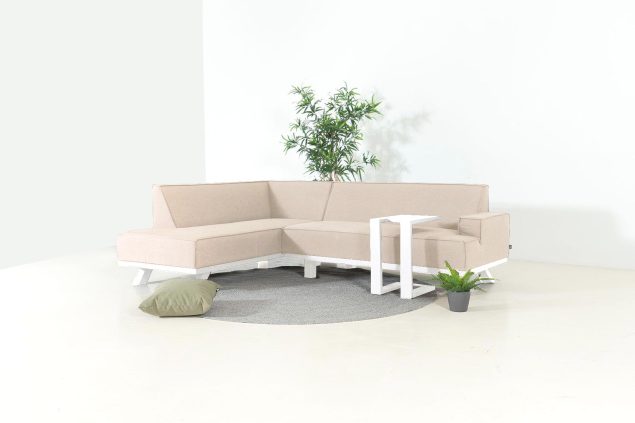 Flow. Quart chaise lounge sofa heather chalk mit weißem rahmen