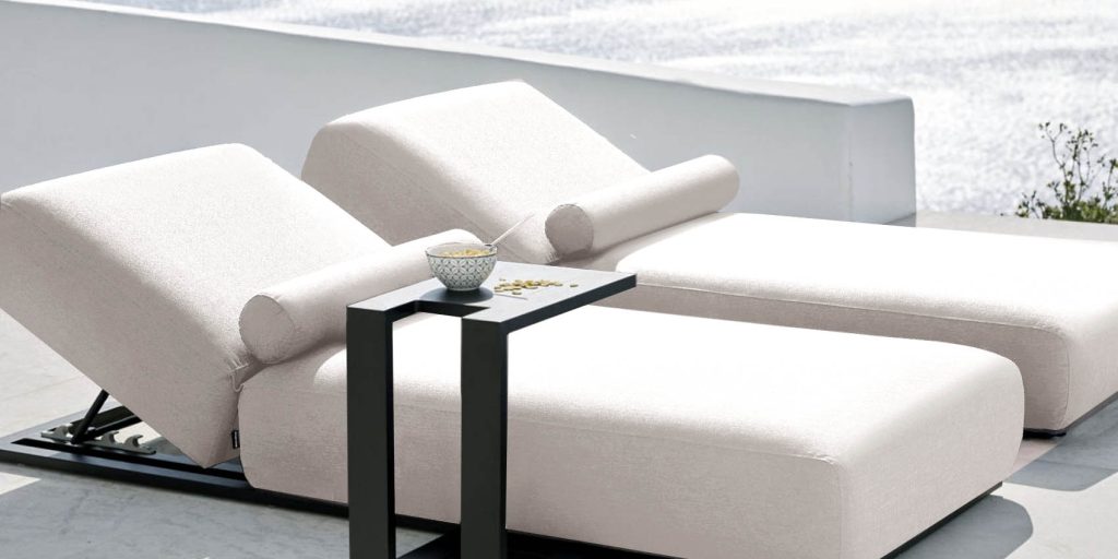 Flow. Sentosa Daybed Graumel chalk mit schwarzem Gestell