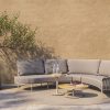 4 Seasons Outdoor Comino Eck-Lounge-Sofa mit Volta-Tischen latte