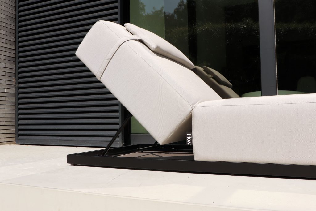 Flow Lio Daybed Graumel chalk mit schwarzem Aluminiumrahmen