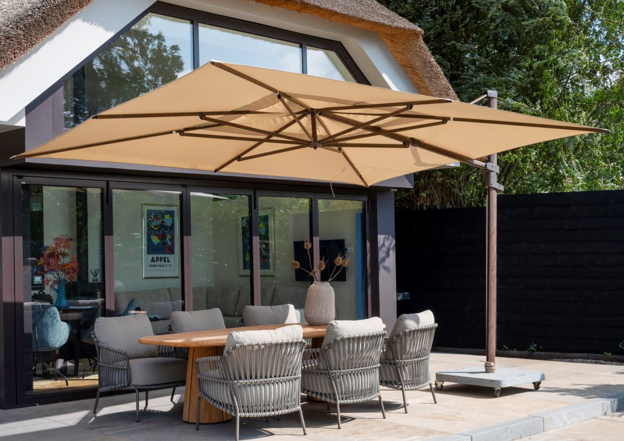 4 Seasons Outdoor Finca parasol 300 x 400 cm wedge frame en Beach doek met Granieten voet 90 kg met 4 wielen