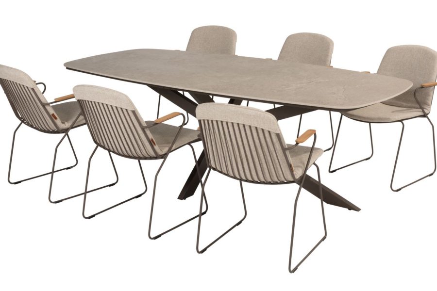 4 Seasons Outdoor Veneto stapelbare stoel terre met Prado tafel met keramisch blad 240 x 105 cm