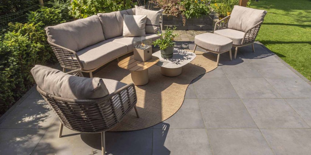 Puglia lounge set and footstool with Donato tables latte outdoor 07 Wasserfeste Gartenkissen: Alles, was Sie wissen müssen Taste by 4 Seasons Puglia Loungeset latte mit Ottomane und Demi Satz von 2 Couchtischen