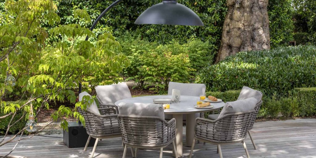 Taste by 4 Seasons Puglia Low Esstischset latte mit Donato Tisch mit bedruckter Keramikplatte Ø 160 cm
