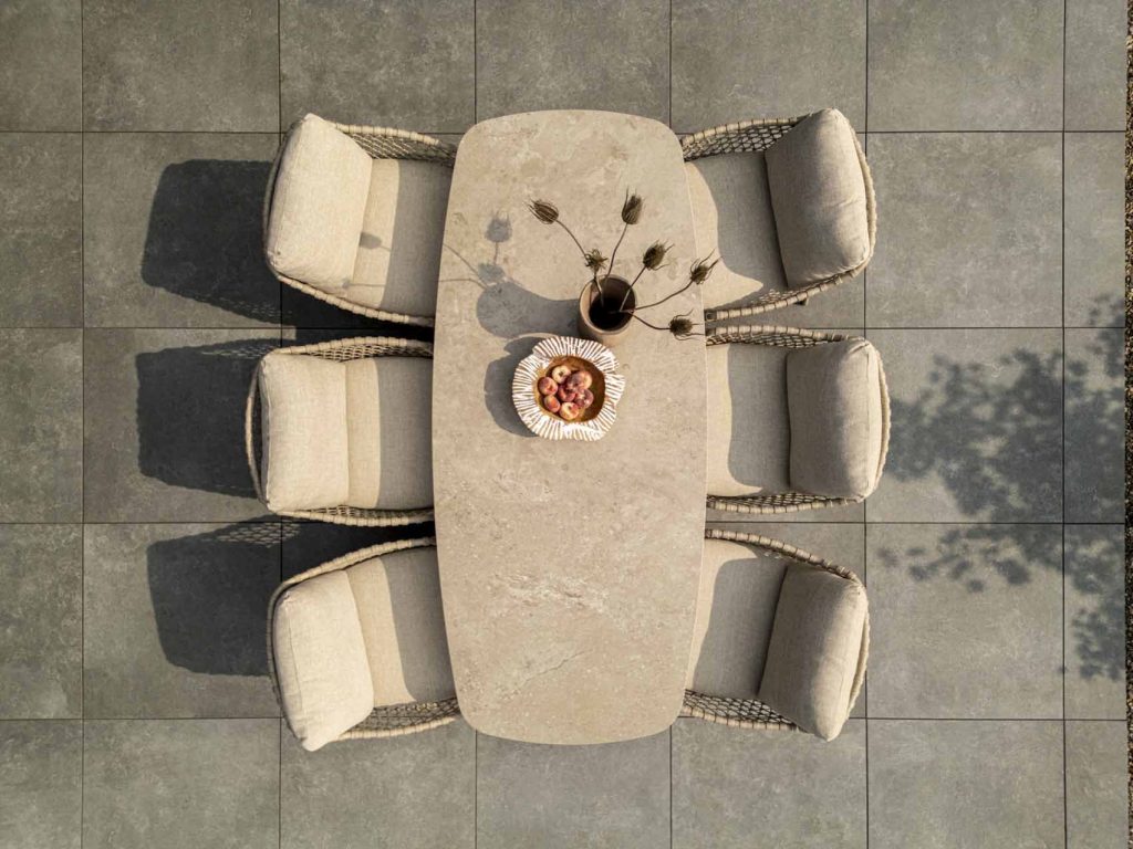 4 Seasons Outdoor Sardinia low dining Esstischgruppe Latte mit Nevada Tischplatte 250 x 105 cm