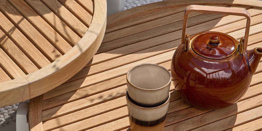 Apple Bee Milou lounge Oyster met Monaco tafels 16 Teakholz vergrauen lassen – ja oder nein? Apple Bee Monaco Loungetische Oyster mit runden Teakholzplatten Ø 75 Ø 60 und Ø 45 cm - Detail