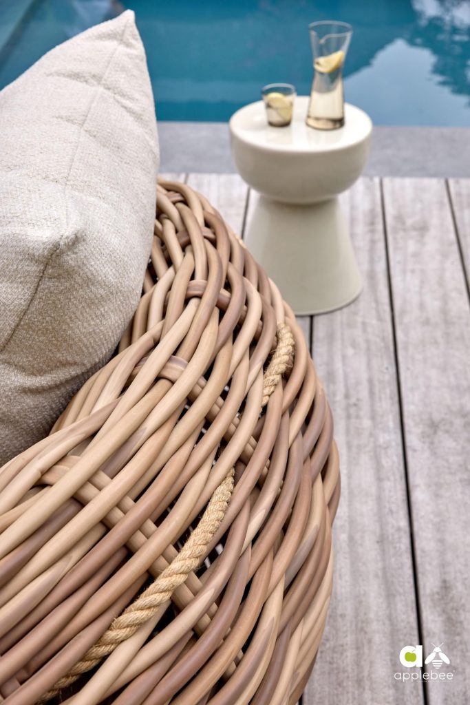 Apple Bee Cocoon lounge Bouclé - wicker detail