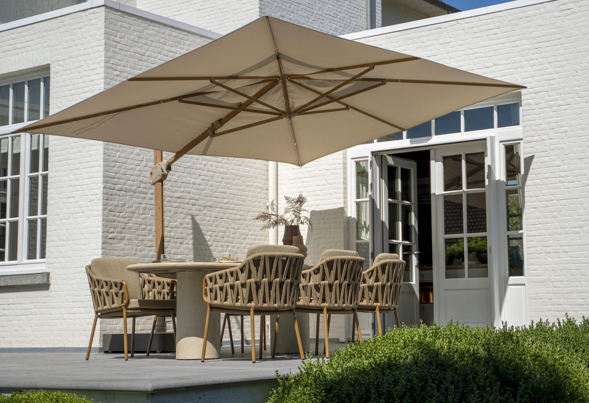 Biarritz dining set with Hampton table 03 1 Mortex: ein neuer Begriff in der Welt der Gartenmöbel 4 Seasons Outdoor Biarritz Gartenmöbel-Set mit Hampton Tisch 240 cm