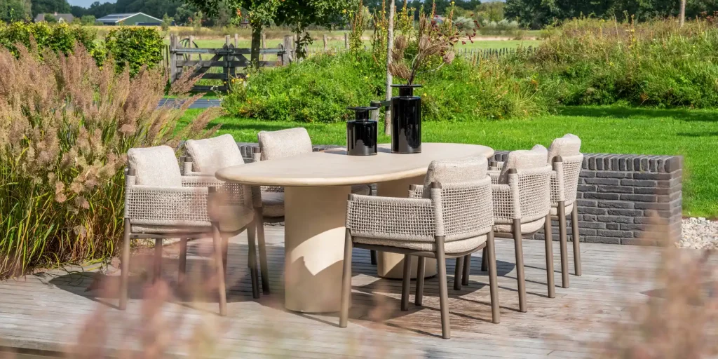 4 Seasons Outdoor Savanne Gartenset mit Hampton-Tisch mit einer Tischplatte von 240 x 105 cm
