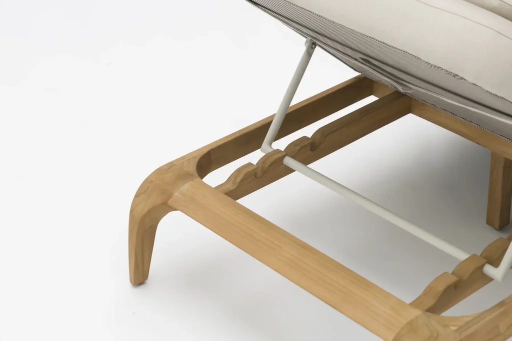 Flow Elan Teak-Sonnenliege mit Graumel-Chalk-Bezug - Detail